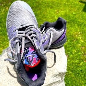 Nike/Kids/Boys shoes/Nike Kyrie Flytrap 2 Kid Basketball Shoe size:3.5Y
